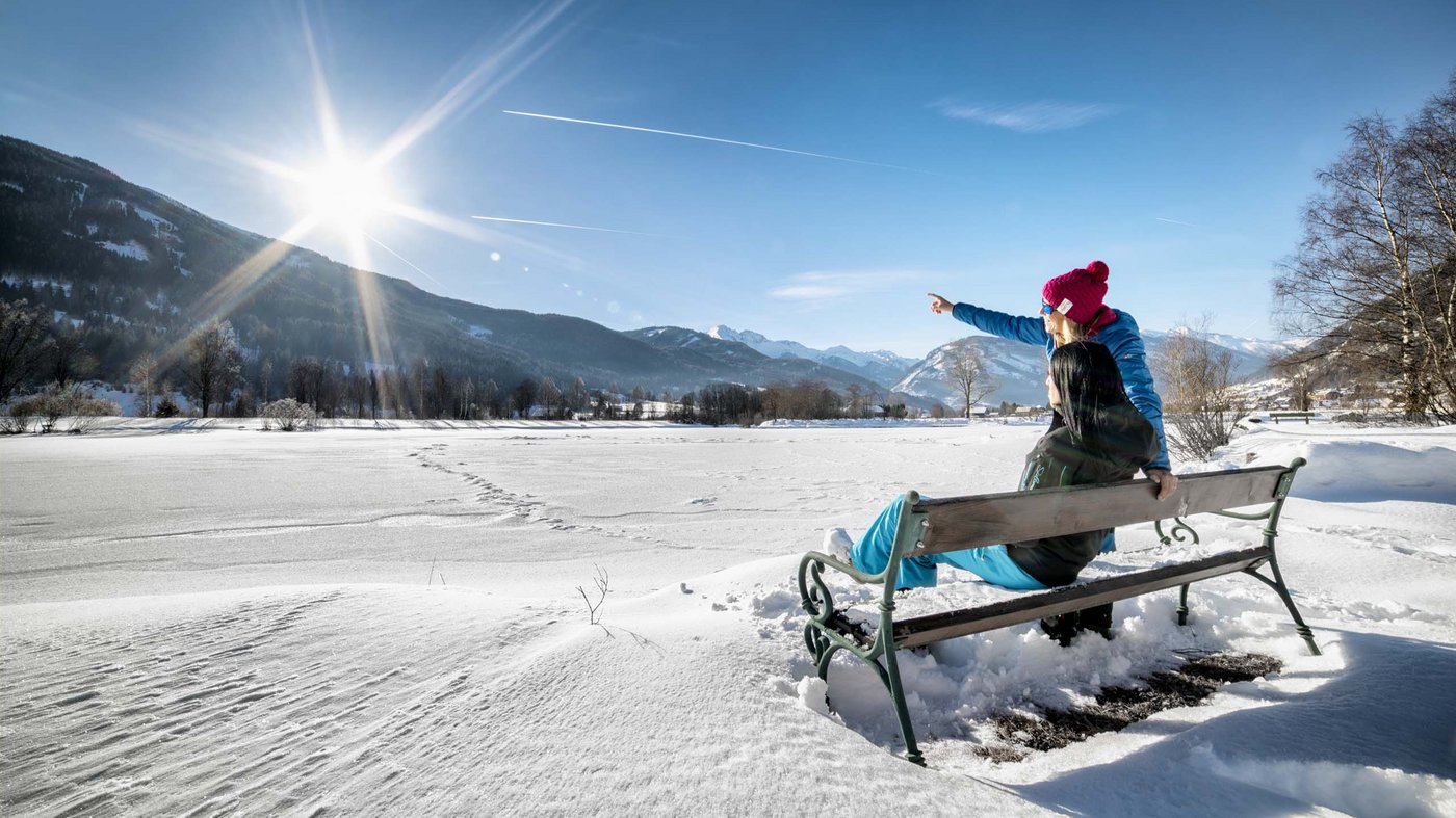 Unser Hotel am Katschberg: an der Piste, bei Tisch, im Pool Unser Hotel am Katschberg: an der Piste, bei Tisch, im Pool