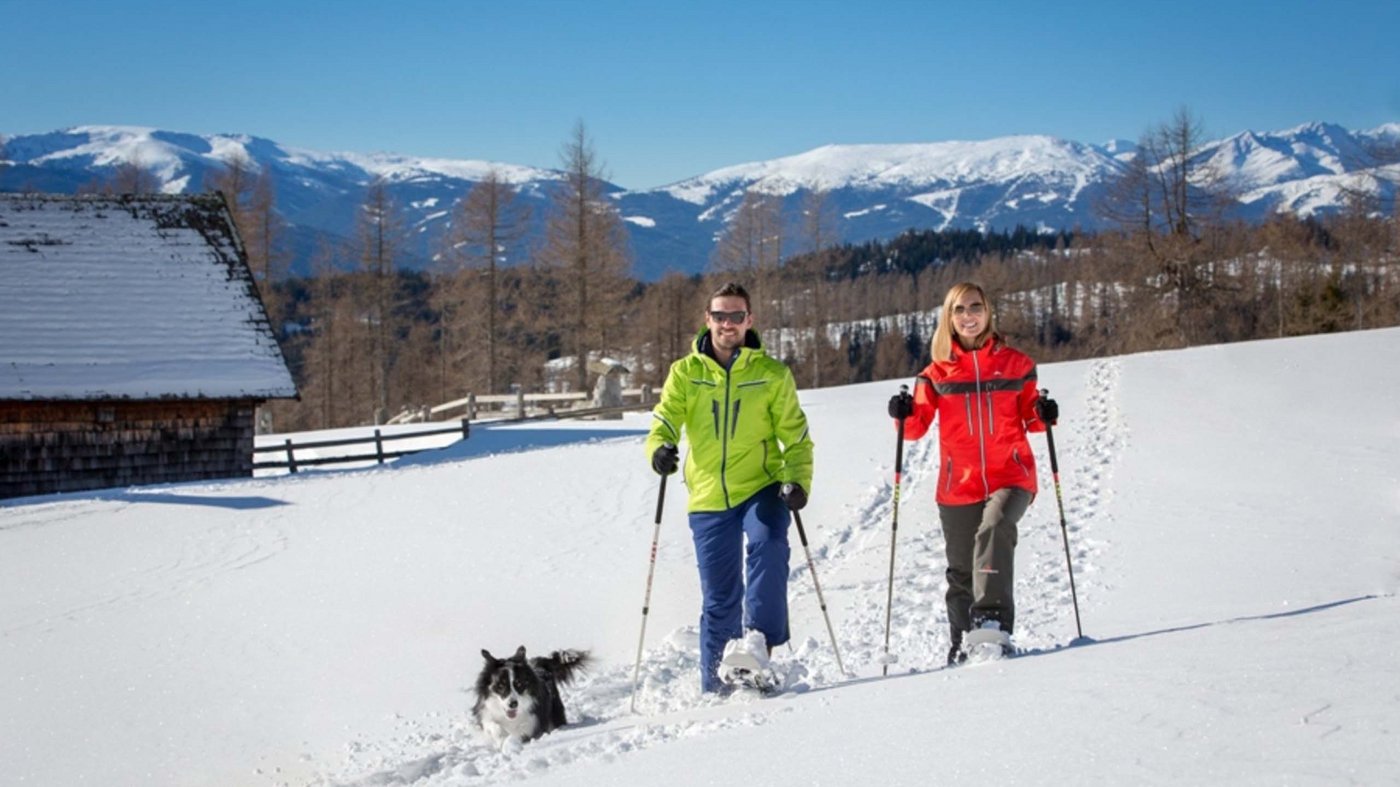 Unser Hotel am Katschberg: an der Piste, bei Tisch, im Pool Unser Hotel am Katschberg: an der Piste, bei Tisch, im Pool