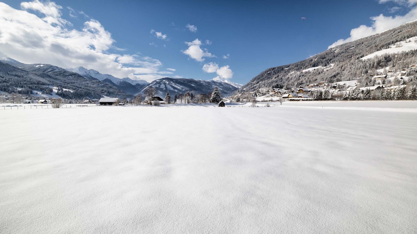 Unser Hotel am Katschberg: an der Piste, bei Tisch, im Pool Unser Hotel am Katschberg: an der Piste, bei Tisch, im Pool